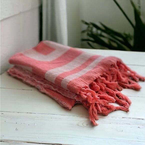 PINK Victoria’s Secret Festival Blanket Love Pink, 50 in. x 60 in. - Picture 4 of 5